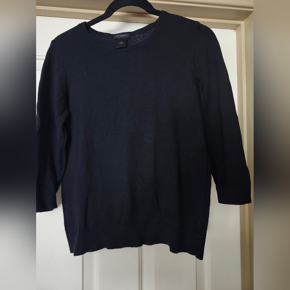 Ann Taylor 3/4 sleeve knit top. size M.